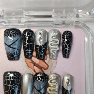 Black and Silver Snake Design Press-On Nails